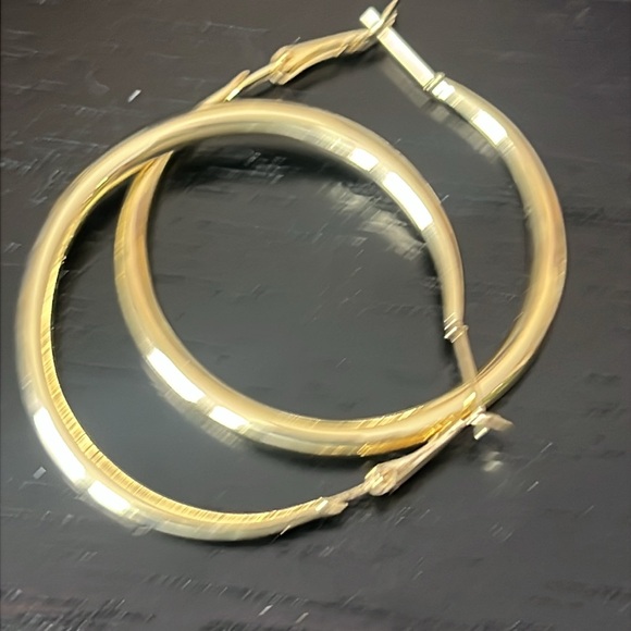 Jewelry - Gold tone hoops earrings-NWT